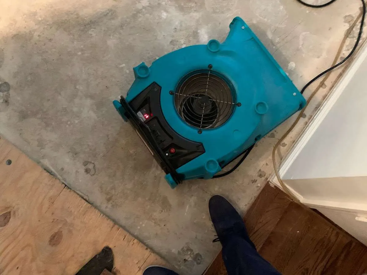 Air mover drying subfloor during Leak Detection & Repair in San Marino